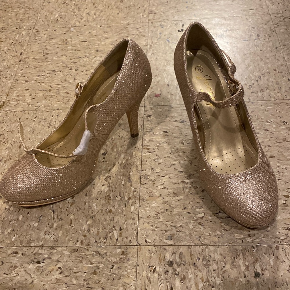 Beautiful gold glitter strapped heels
